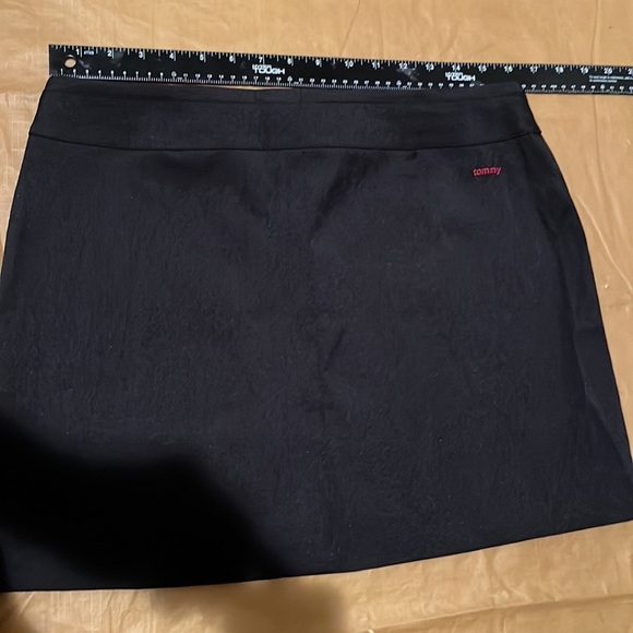 Tommy Hilfiger size 10 black mini skirt flat zip front - Picture 8 of 11